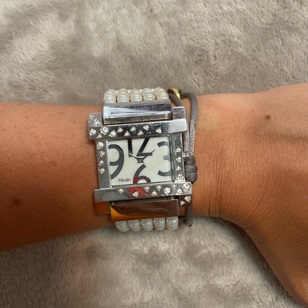 Misaki brand Pearls Women’s Wrist Watch
